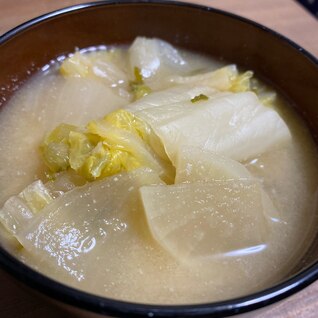 美味しいスープ♪白菜のお漬物とお野菜のお味噌汁